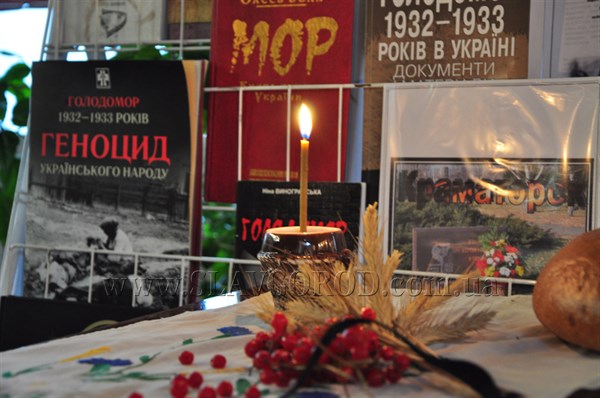 В Славянске проходит документальная  выставка, посвященная  памяти жертв Голодоморов в Украине. 