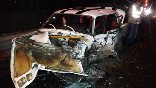 В Славянске поздно вечером произошло ДТП: три автомобиля разбиты, пассажиры госпитализированы (ФОТО)