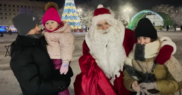 Блогер из Славянска примерил на себя роль Деда Мороза