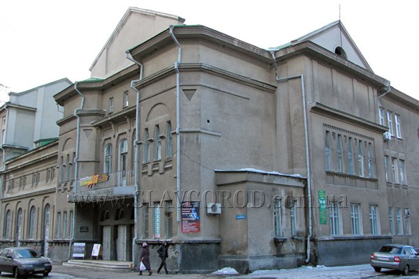 Нужен ли  Славянску памятник архитектуры ДК имени Ленина и за сколько его можно купить: мнения всех сторон