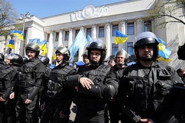 21 сотрудник линейного отдела милиции на станции Славянск вернулись из Киева, 40 сотрудников горотдела пока остаются в столице (ДОПОЛНЕНО)