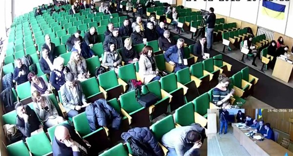 Новый закон усложнил работу депутатам Славянска, впервые на сессии голосовали поименно
