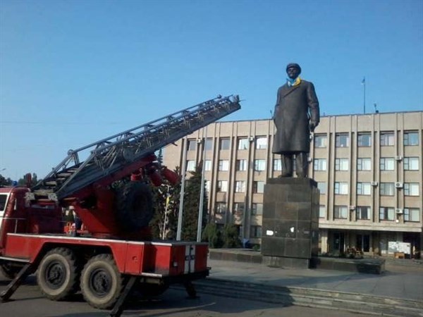 Участники вече готовы помочь депутатам Славянска  принять решение о демонтаже  памятника Ленину  