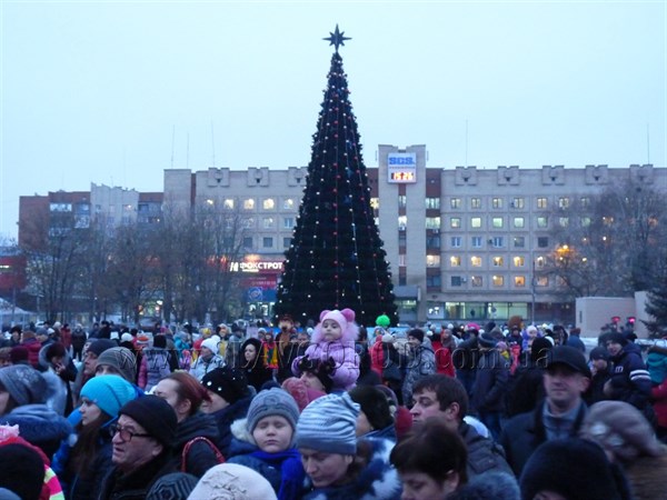 На центральной площади Славянска будут праздновать Новый год по -европейски.  Мэр города ждет в «гости» более 10 тысяч славянцев