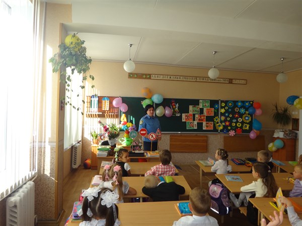Правоохранители Славянска выступили в роли педагогов, учили детей азбуке 
