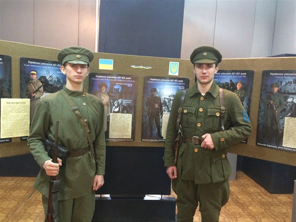 В Славянске в краеведческом музее была открыта выставка ко Дню Героев Крут