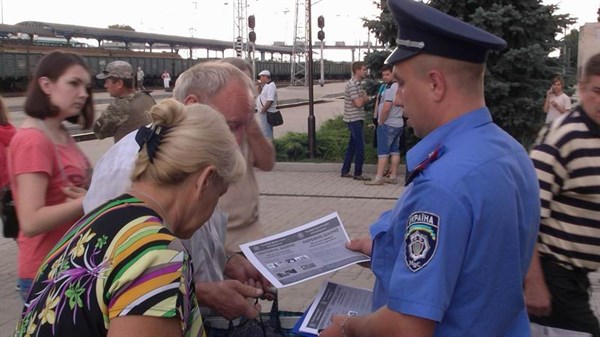 За полгода более сотни славянцев перечислили мошенникам около 400 тысяч гривен:в Славянске полицейские предприняли очередную попытку "победить" аферистов