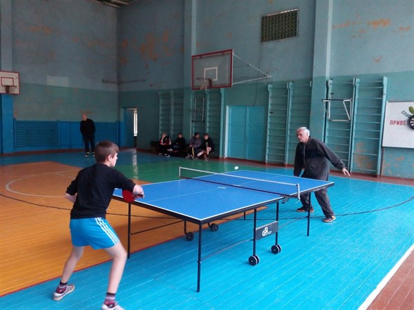 Работники завода "Бетонмаш" в Славянске лучше всех сыграли в тенис