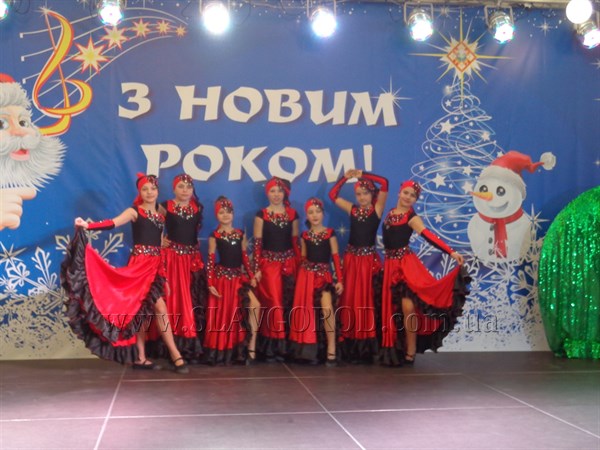 Славянские танцоры и вокалисты показали свои таланты в Донецком аквапарке. В награду дети получили час бесплатного купания в «Аква–сфере»