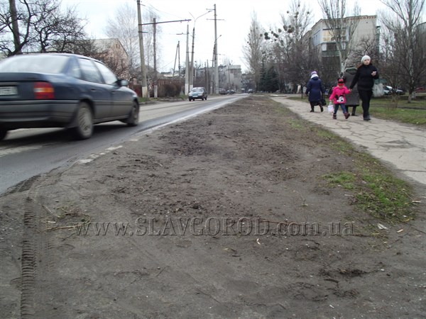 В Славянске хотят засеять газонной травой обочины вдоль дорог