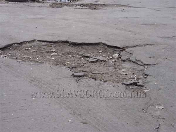 На ремонт дорог в Славянске запланировали более 3,5 млн. грн.  Список улиц где будут латать ямы