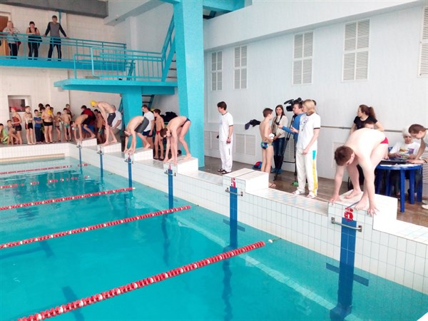 В Славянске состоялся зимний чемпионат области по плаванию