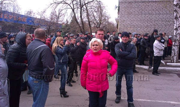 Всё под контролем: городской голова Неля Штепа провела переговоры с захватчиками и заверила жителей Славянска, что им ничего не угрожает 