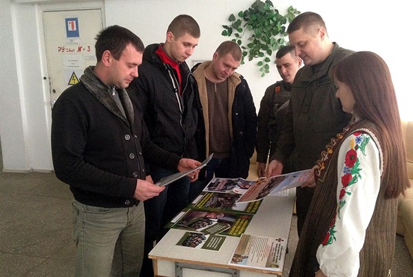 В Славянске военные Нацгвардии агитировали студентов идти служить по контракту