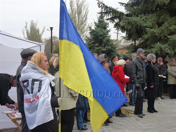 Жители Славянска пришли на встречу с представителями Радикальной партии Олега Ляшка