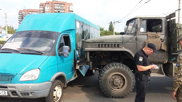 ДТП в Славянске: маршрутка против грузовика