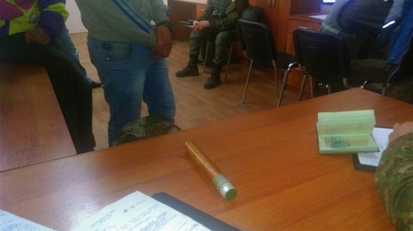 В Славянске задержали жителей Черкасской области. Мужчины везли запал гранаты и сигнальную ракетницу, как сувениры из зоны АТО