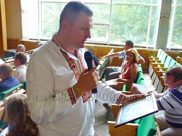 Городской отдел образования отблагодарил славянских милиционеров за оперативную работу