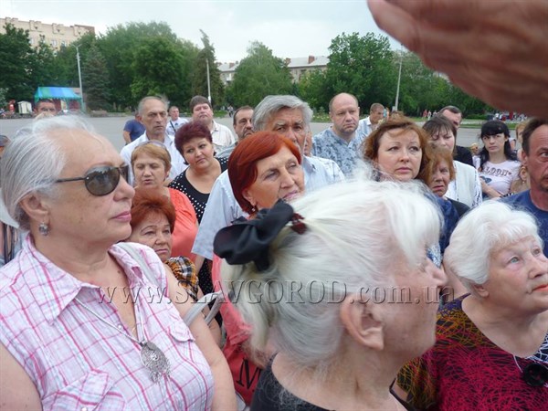 Артобстрел в Славянске:  на встрече с населением обсуждали, кто в кого сегодня стрелял и зачем