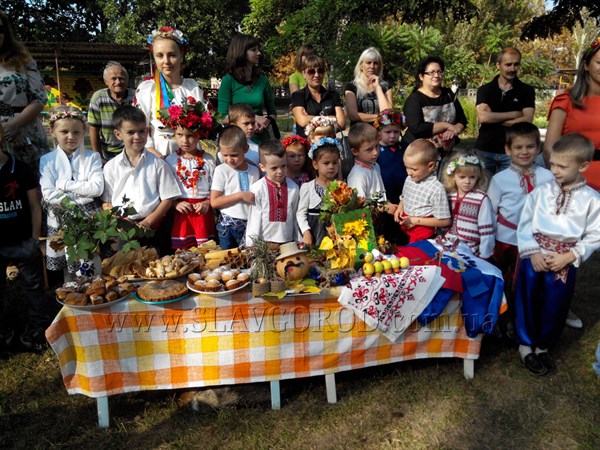 В славянском детском саду «Ромашка» состоялась «Осенняя ярмарка» в рамках недели дошкольника