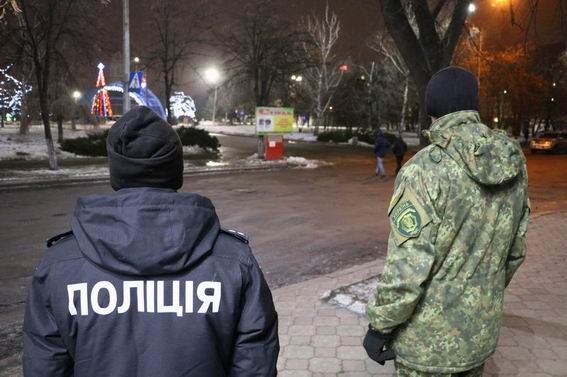 Под градусом накалялись отношения: В Новогоднюю ночь каждый пятый вызов полиции в Славянске был на семейные ссоры