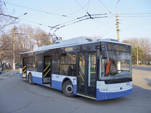 В Славянске запуск троллейбуса по пятому маршруту откладывается. Из 2 миллионов гривен фирма - подрядчик, выполняющая работы, получила только 600 тысяч