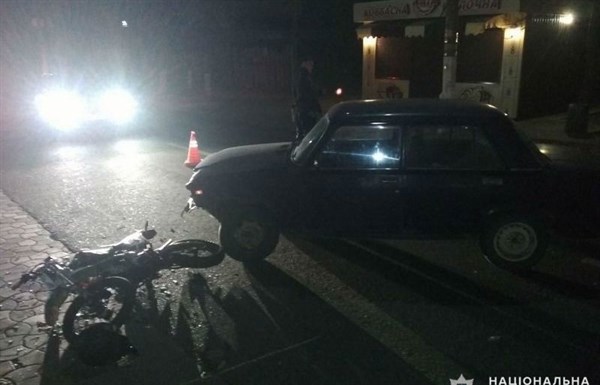 В Святогорске двое подростков на мотоцикле столкнулись с автомобилем