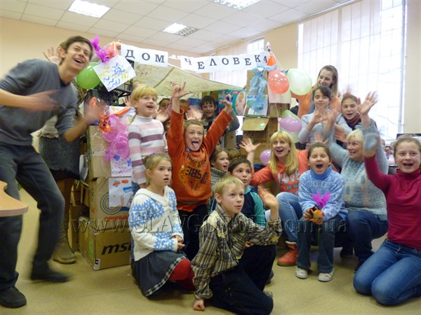 Ученики Славянской школы вместе построили дом