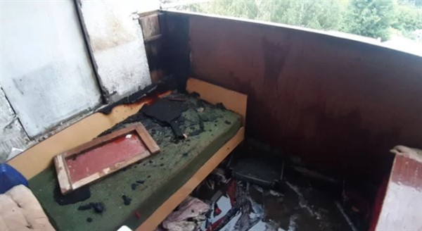 ЧП в Славянске: пожарным пришлось тушить балкон многоэтажки