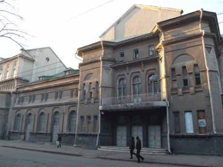 Власти Славянска вновь идут на переговоры с «Донецкоблгазом» о покупке  здания бывшего ДК имени Ленина 