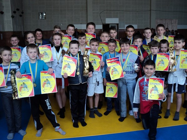 В Славянске прошли соревнования чемпионата города по самбо