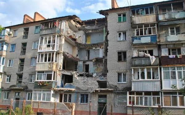 В результате боевых действий в Славянске пострадало более 5 тысяч квартир и около полторы тысячи  домов частного сектора