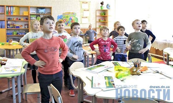 Школы Славянска перестраиваются на новый формат: дети могут сидеть, где угодно и играть в игры