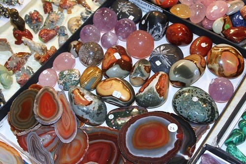 В краеведческом музее состоится выставка драгоценных  камней славянского коллекционера «Мир камня». Некоторым экземплярам выставки более 250 миллионов лет