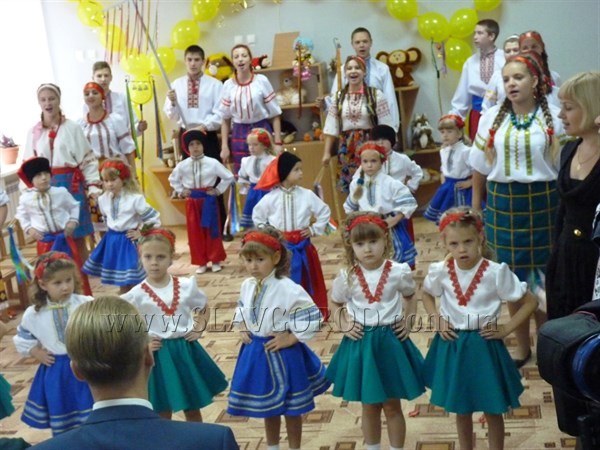 В здании детского сада №47 города Славянска впервые за долгие годы прозвучали детские голоса. Сегодня  его торжественно открыли после масштабного ремонта. (Фото) 