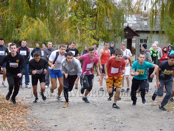 В парке культуры и отдыха в Славянске состоялся чемпионат Донецкой области по легкоатлетическому кроссу (Фото)
