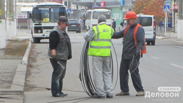 В Славянске срезали провода на троллейбусном маршруте (ФОТОФАКТ) 