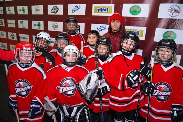 Первые победы хоккеистов из Славянска в детской хоккейной лиге Донбасса