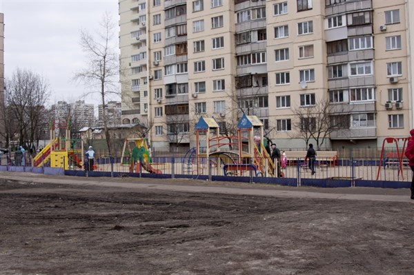В Славянске насчитали 70 детских площадок, расположенных на территории жилых многоэтажных домов