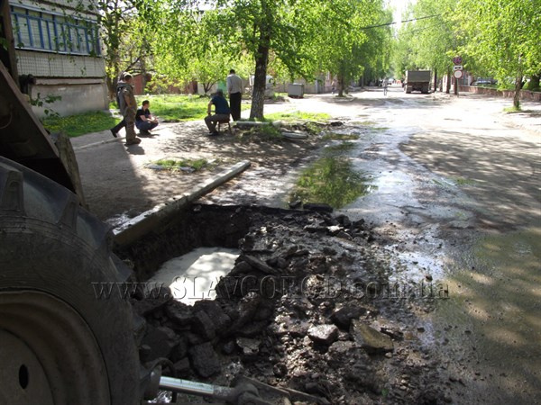 В Славянске ликвидировали водопроводный порыв