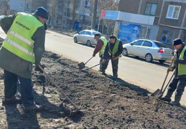 Коммунальщики Славянска занялись благоустройством улиц