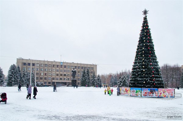 Завтра в Славянске демонтируют елку на Соборной площади