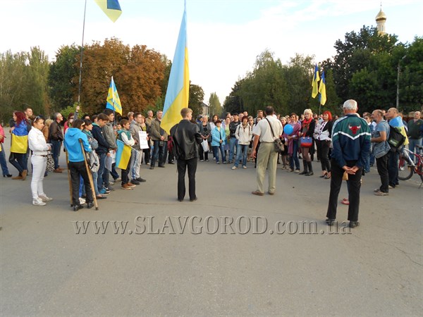 «С Украиной в сердце»: участники народного вече организовали шествие по центральным улицам Славянска (фото, видео)