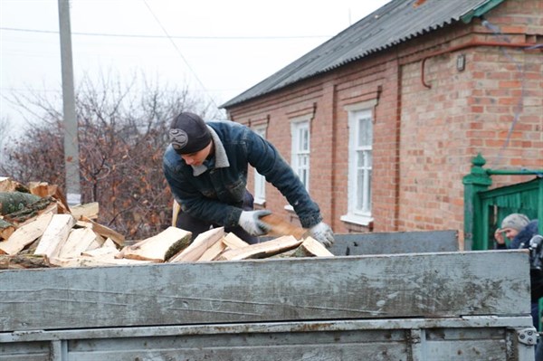 Славянским переселенцам, которые поселились в  домах частного сектора, не подключенным к газоснабжению, дадут дров на всю зиму 