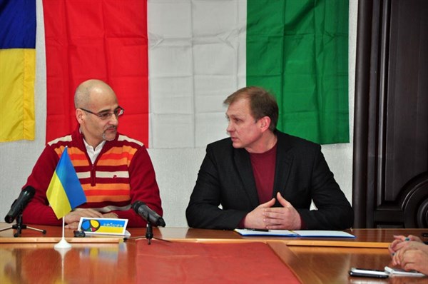В Славянск привезли гуманитарную помощь от народа Италии