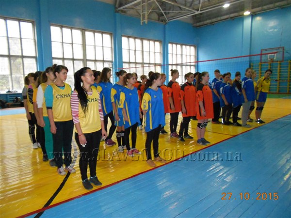 В Славянске прошли соревнования по волейболу среди девушек