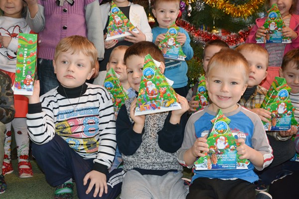Фонд «Дорога жизни» и народный депутат Юрий Солод подготовили подарки для детей Донбасса