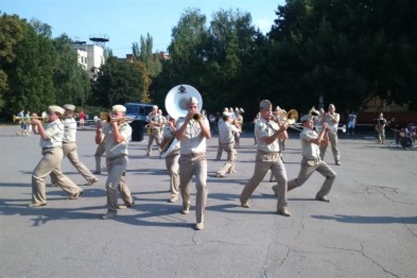 В день знаний на Соборной площади Славянска выступит военный оркестр