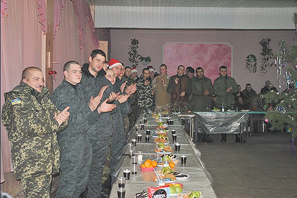 Как в Славянске бойцы АТО  Новый год отпраздновали (Фото)
