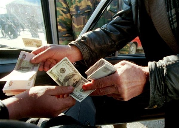 В Славянске ищут нелегальные пункты обмена валют и "менял"  которые работают с нарушениями закона